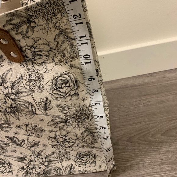 Large Floral black and white Cotton fabric Canvas Tote Bag with leather Handles - Picture 5 of 8